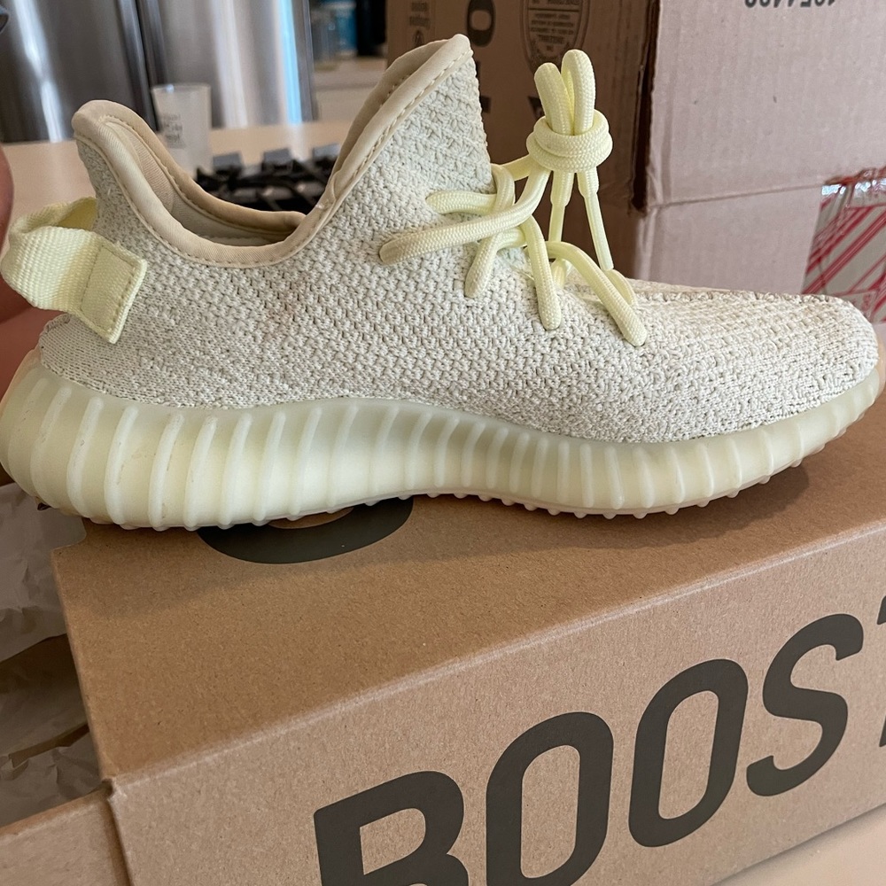 Yeezy Boost 350 V2 Butter Men’s size 5 Women’s size 7